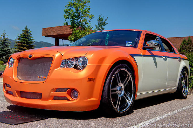 Gold and White Ghost pearl on a Hemi Chrysler 300