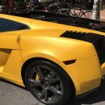 yellow-lambo-green-pearl Although the picture does this no justice, this new yellow Lamborghini comes with a green ghost pearl in the paint job.